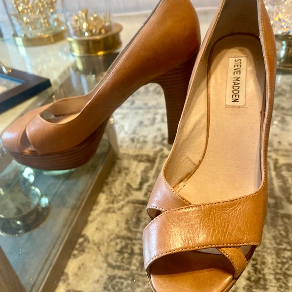 Steve Madden tan peep toe women’s shoes - Picture 3 of 5